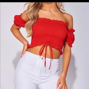 crop top
shirred detail
bardot off the shoulder